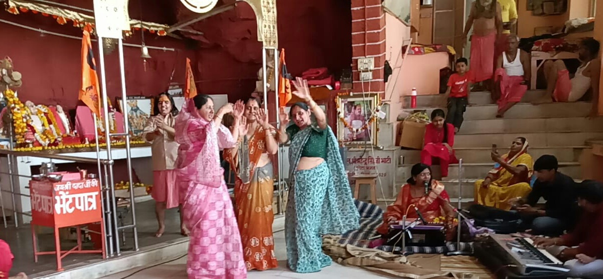 नारायण स्वामी की 60वीं बरसी पर आयोजित संकीर्तन व प्रसादी में शामिल हुए अनेक श्रद्धालु