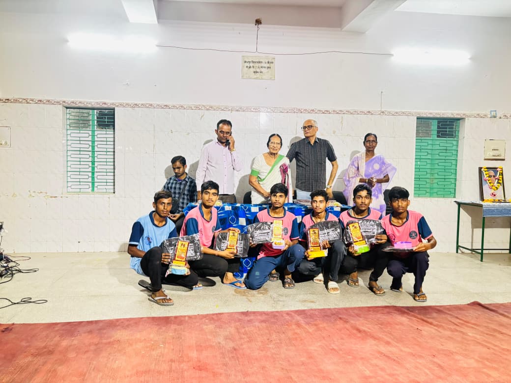 नरेश कुमार जैन की स्मृति में आयोजित खेलकूद एवं संगीत प्रतियोगिता का समापन, विजेताओं को पुरस्कार वितरित