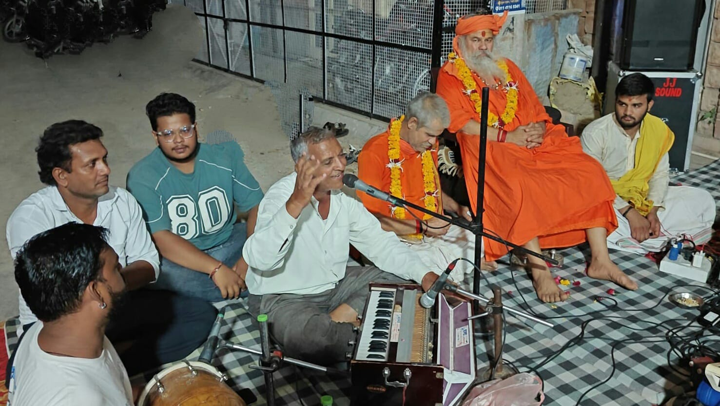 भजन गंगा प्रवाह में महंत श्रीधरगिरी महाराज ने करुणा, सेवा, नैतिक जीवन और प्रकृति संरक्षण के मूल्यों को अपनाकर समाज में सकारात्मक बदलाव लाने का किया आह्वान