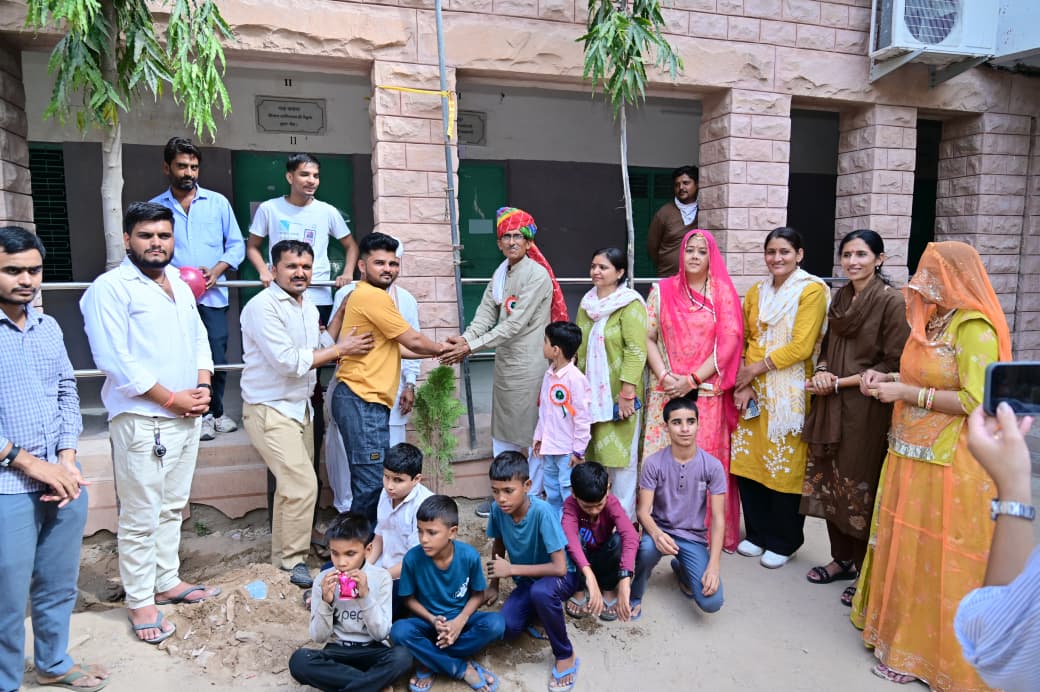 जन्मदिन पर अनूठी पहल: दिव्यांग बच्चों को नाश्ता, फलाहार एवं पौधरोपण कर दिया प्रकृति संरक्षण का अद्भुत संदेश