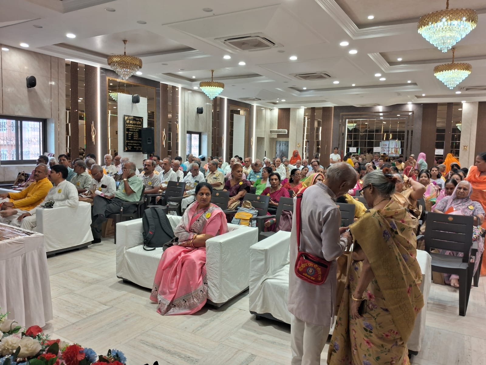 अग्रसेन संस्थान में गीता प्रचार अभियान के तहत स्वामी रामसुखदास जी की साधक संजीवनी के आधार पर गीता जी की हुई भाव भरी व्याख्या