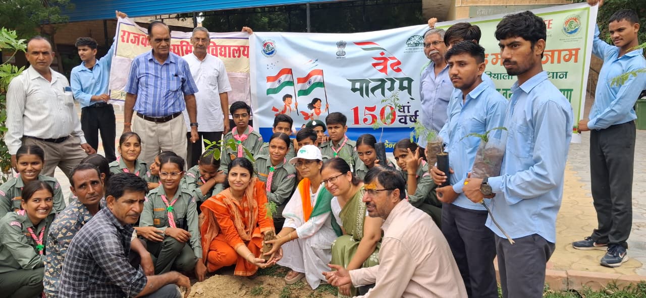 पर्यावरण, वन एवं जलवायु परिवर्तन मंत्रालय के “तिरंगा वनम प्लांटेशन ड्राइव” के तहत विद्यालय परिसर में 75 पौधे लगाए तथा वितरित किये