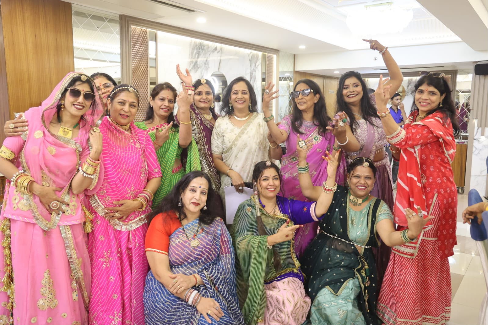 सावन महोत्सव में झूमी महिलाएं, खुशी के बादल उमड़े, स्नेह की हुई बरसात